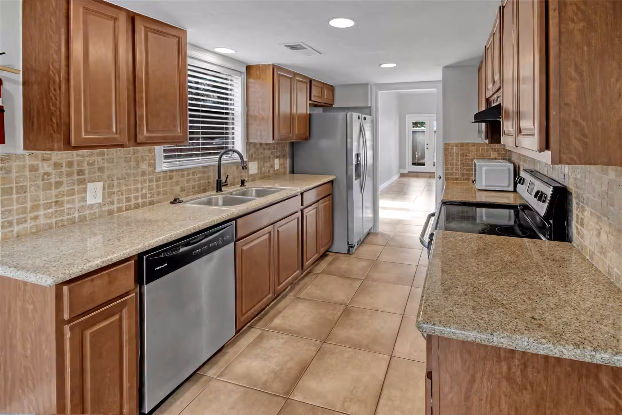 Photo 6 of 1089 Country Place Drive, Houston, TX