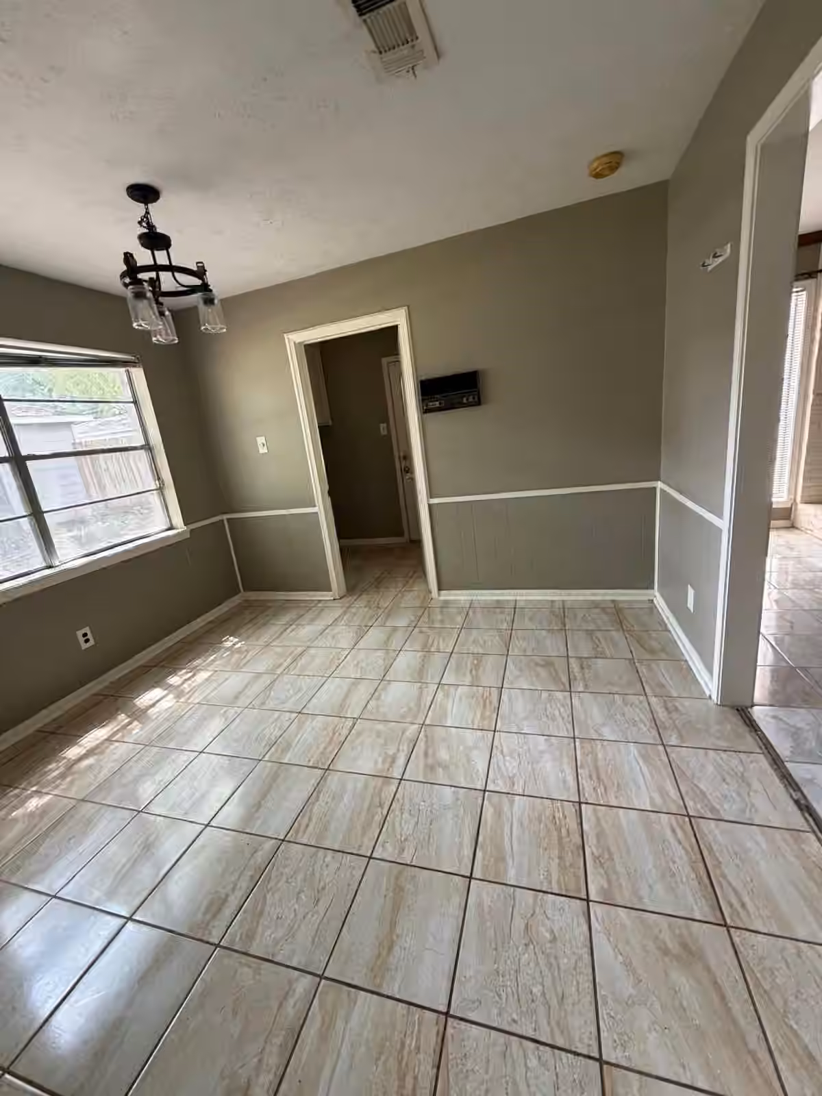 Photo 5 of 7714 Kleingreen Lane, Spring, TX