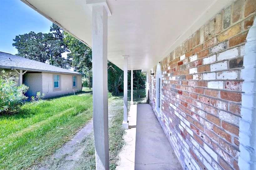 Photo 3 of 9409 Kentshire Drive, Houston, TX