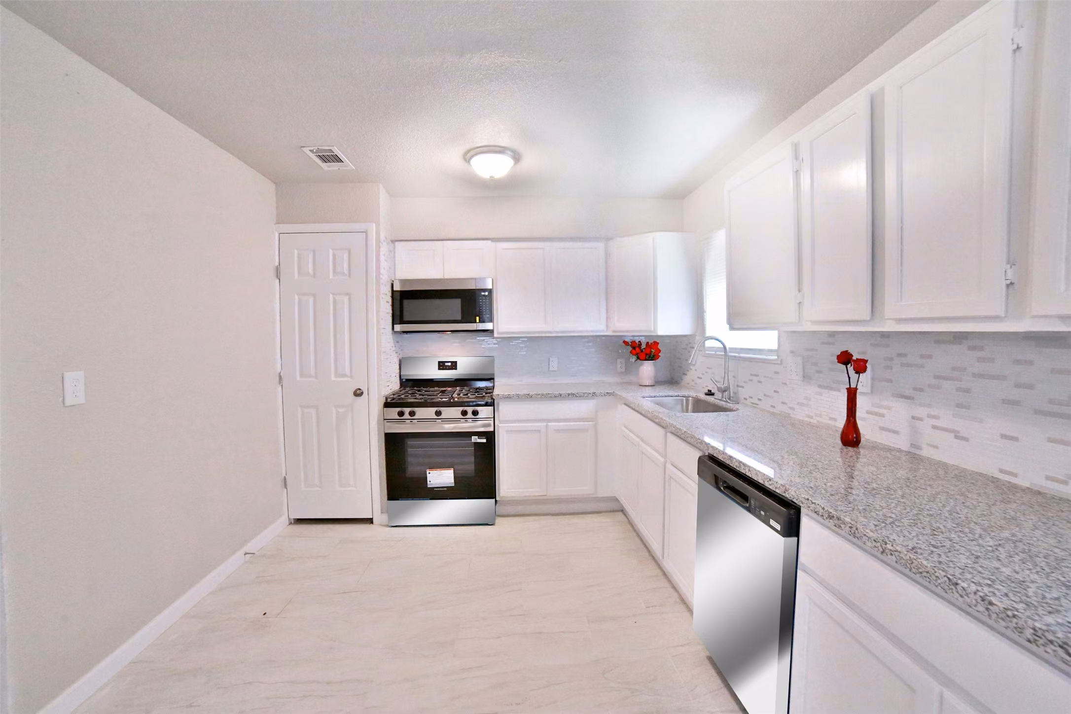 Photo 5 of 9409 Kentshire Drive, Houston, TX