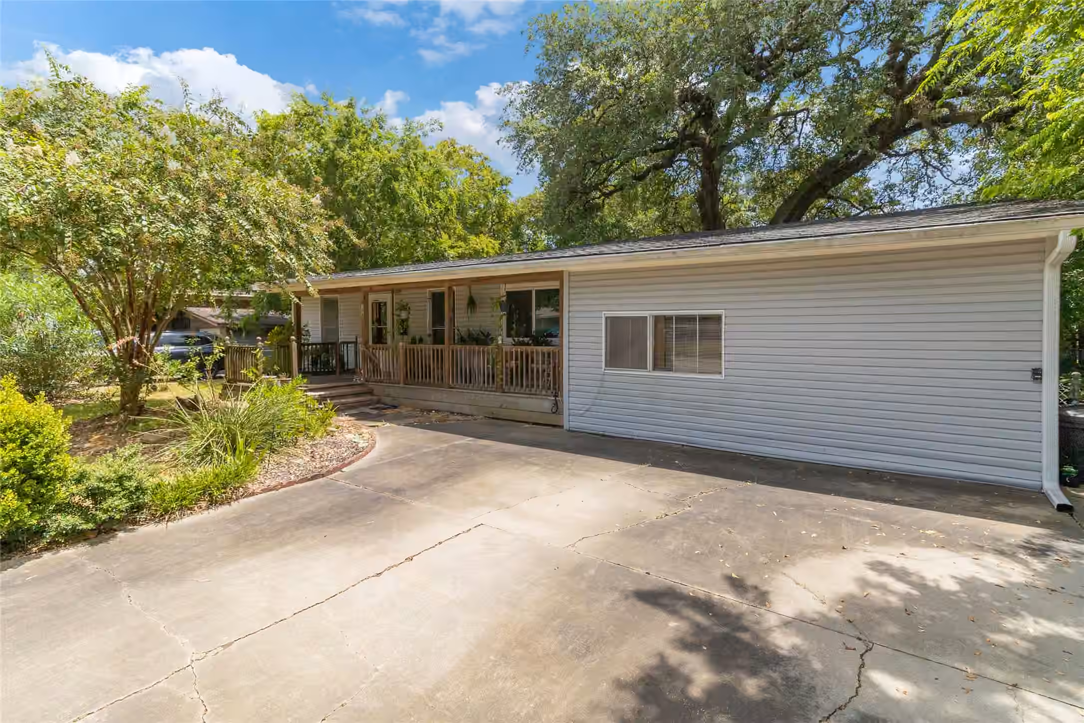 Photo of 104 Camellia Street, Lake Jackson, TX 77566