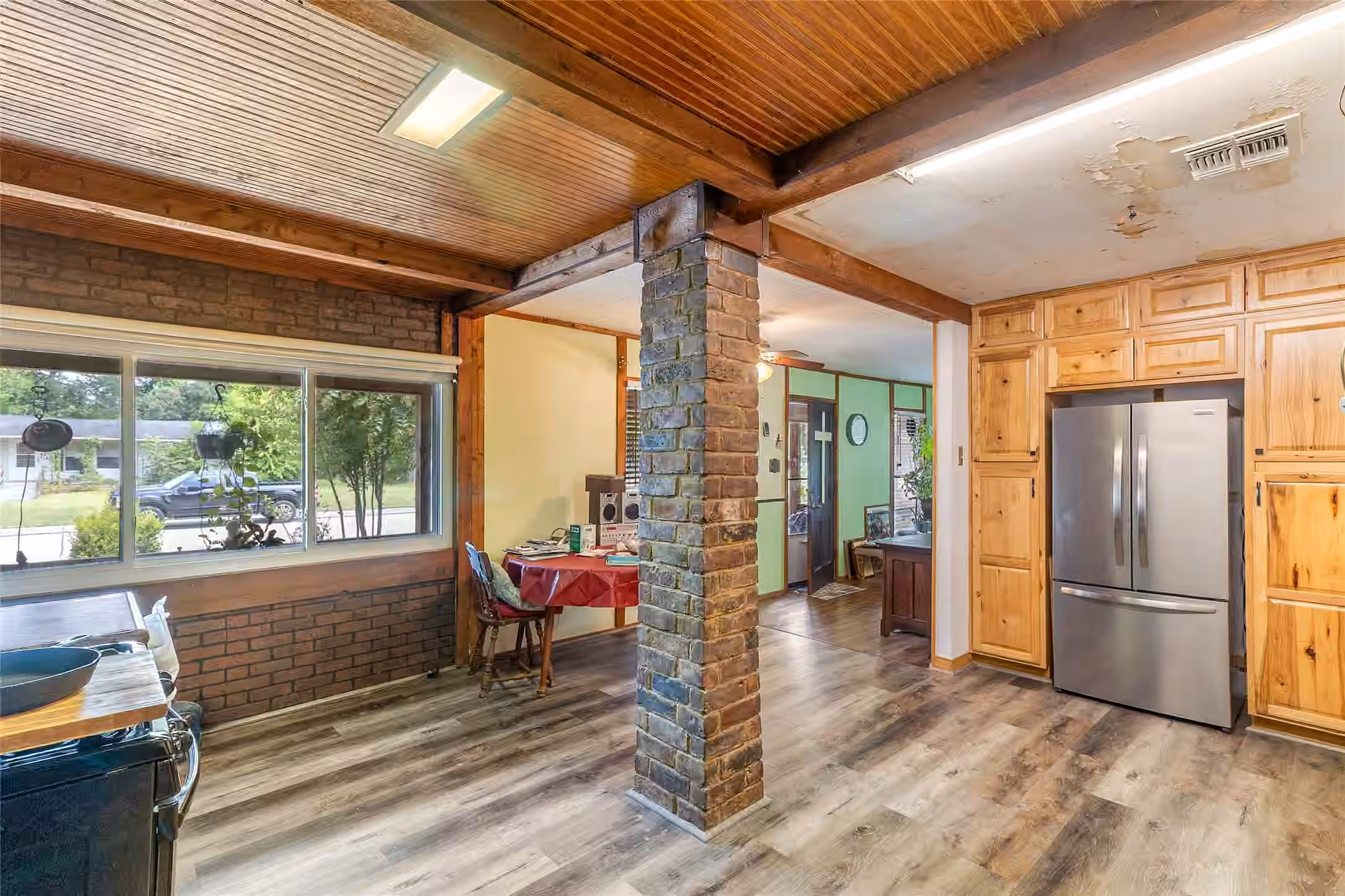 Photo 5 of 104 Camellia Street, Lake Jackson, TX