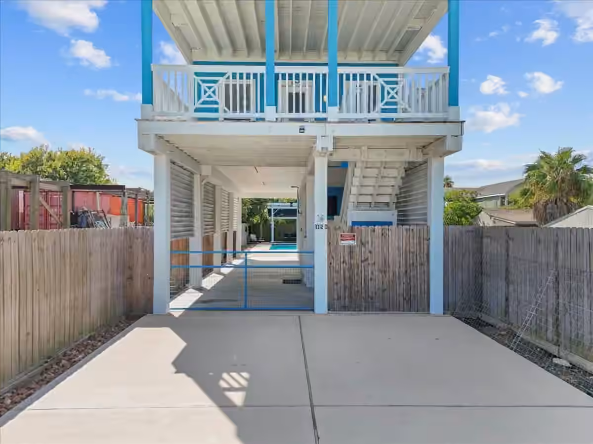 Photo 3 of 1012 22nd Street Street D, Dickinson, TX