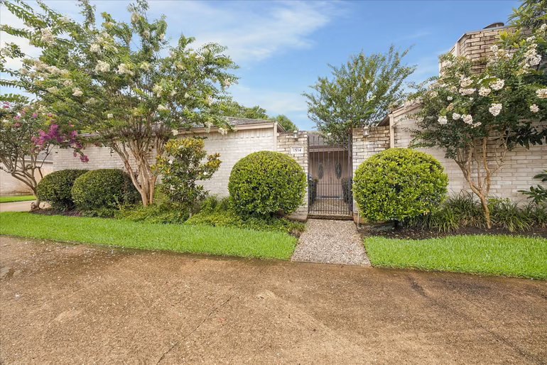 Photo of 1534 Beaconshire Road, Houston, TX