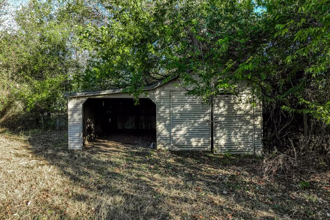 Photo 6 of 2701 S Market Street, Brenham, TX