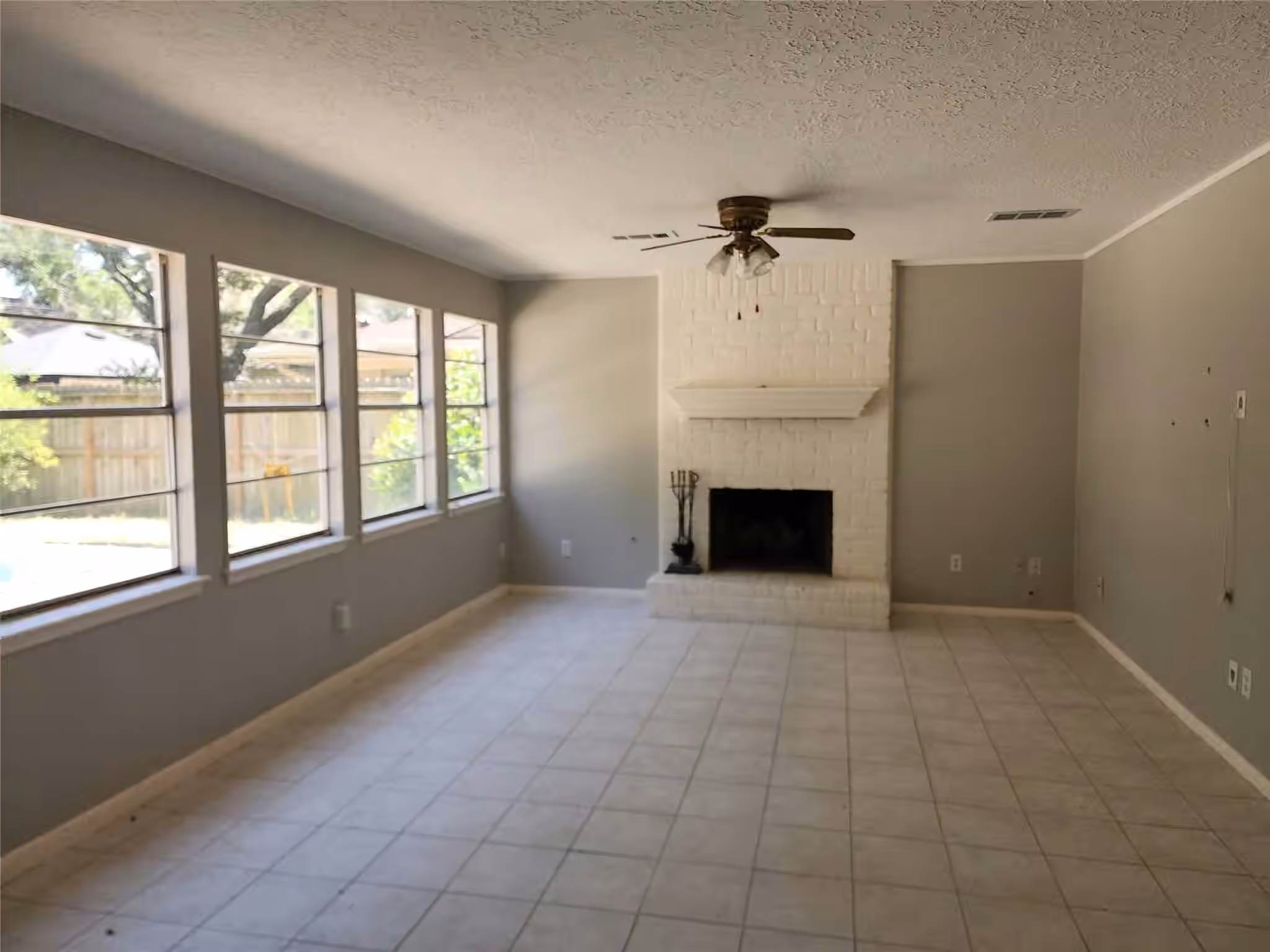 Photo 2 of 11918 Holly Stone Drive, Houston, TX