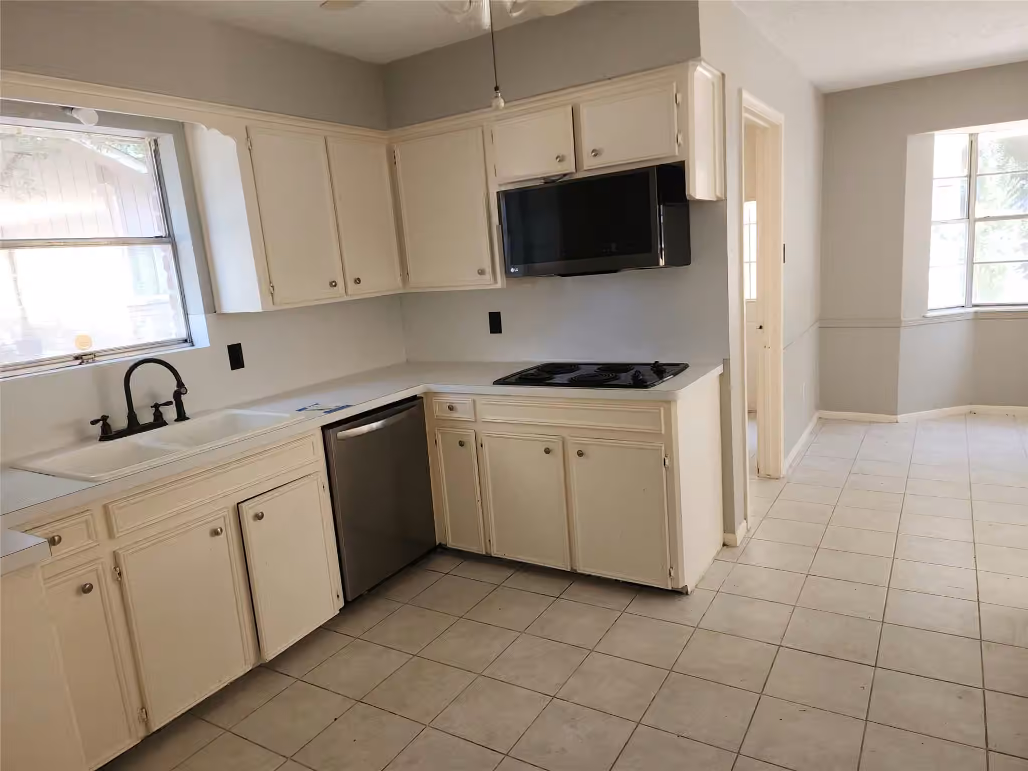 Photo 5 of 11918 Holly Stone Drive, Houston, TX