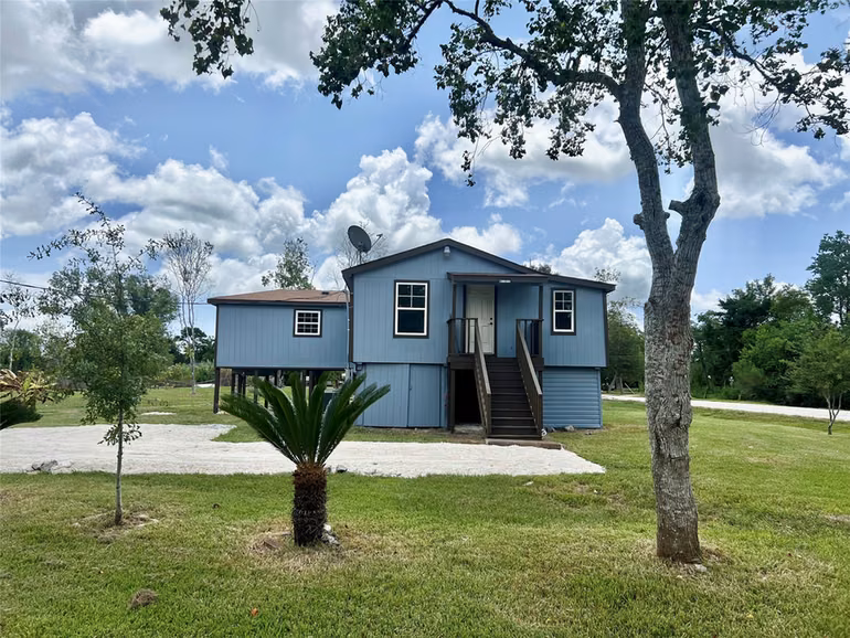 Photo 4 of 202 Snug Harbor Drive, Liverpool, TX