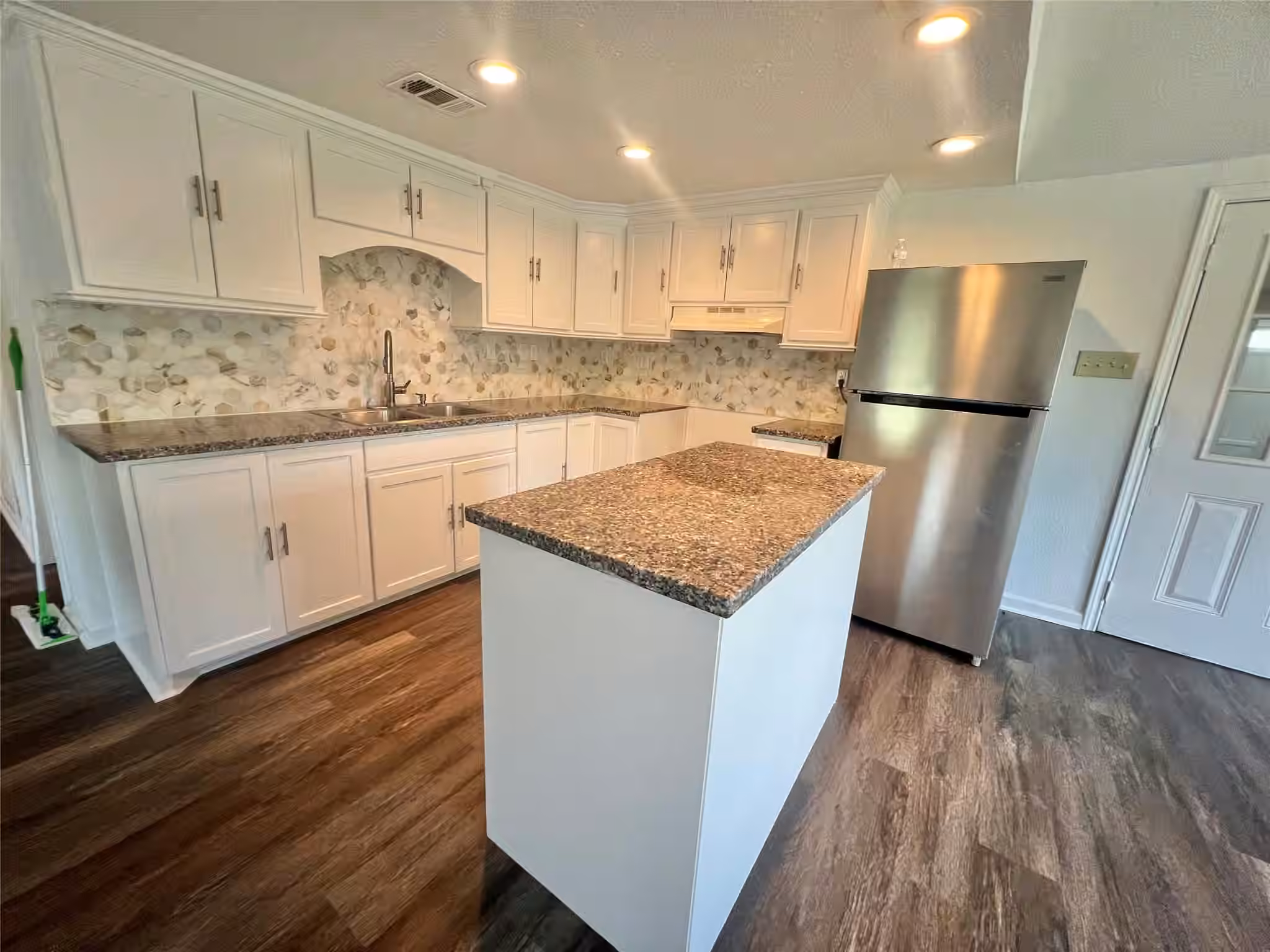 Photo 6 of 202 Snug Harbor Drive, Liverpool, TX