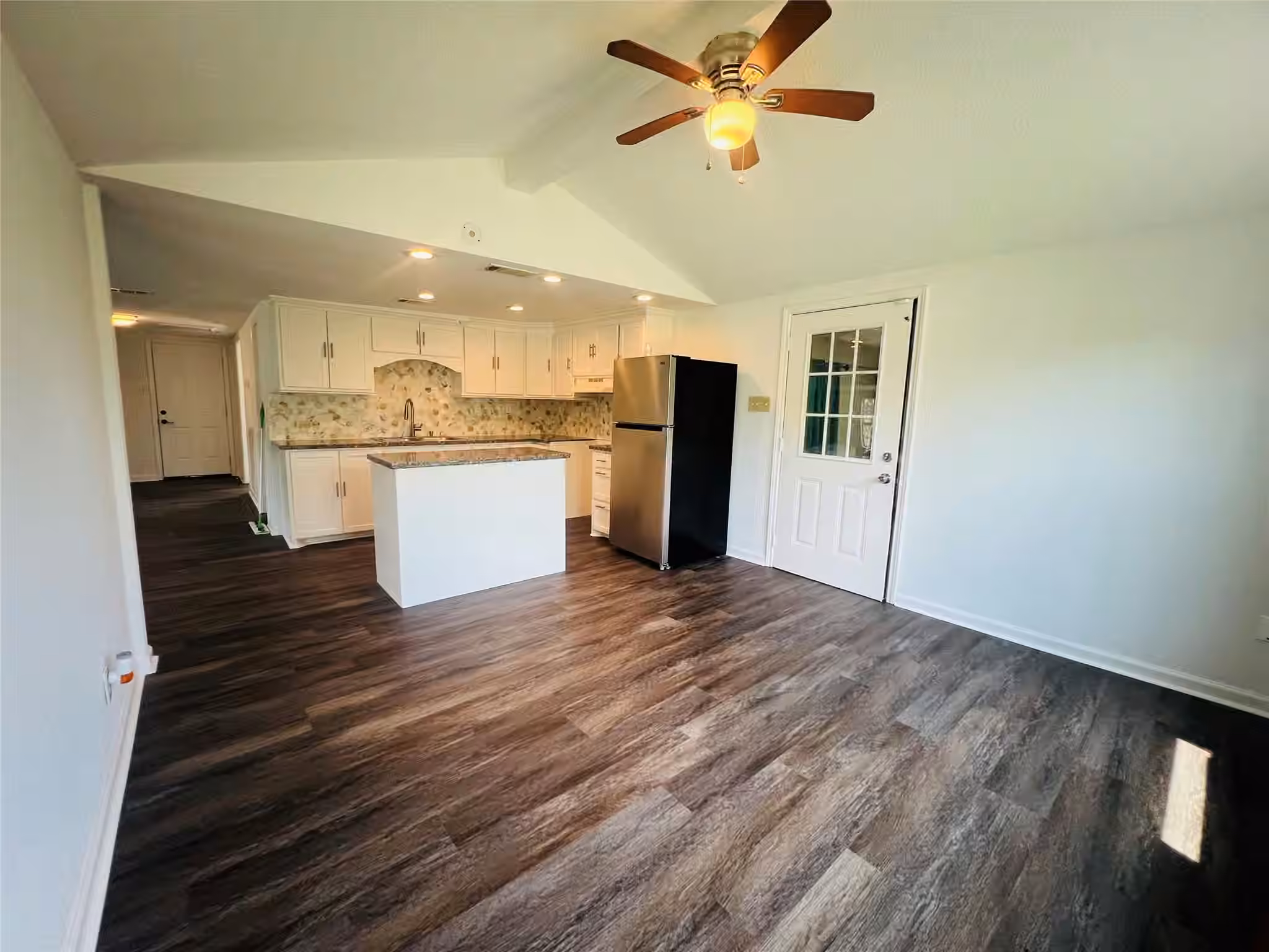 Photo 7 of 202 Snug Harbor Drive, Liverpool, TX