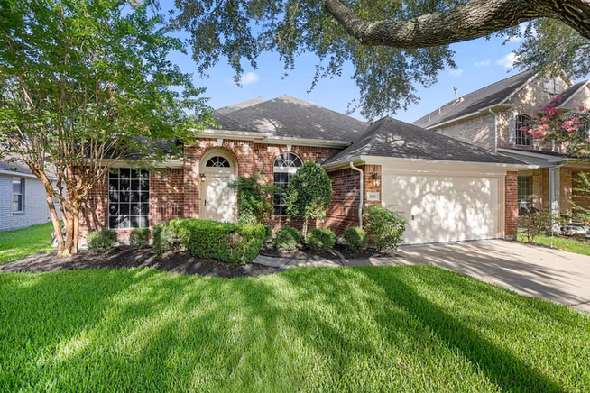 Photo 4 of 4902 Bonny Loch Lane, Houston, TX