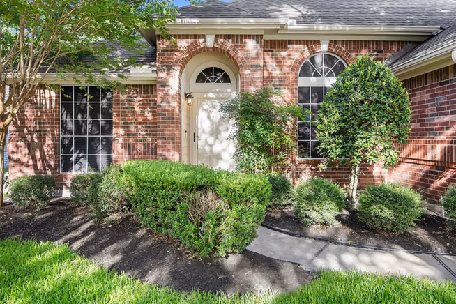 Photo 5 of 4902 Bonny Loch Lane, Houston, TX