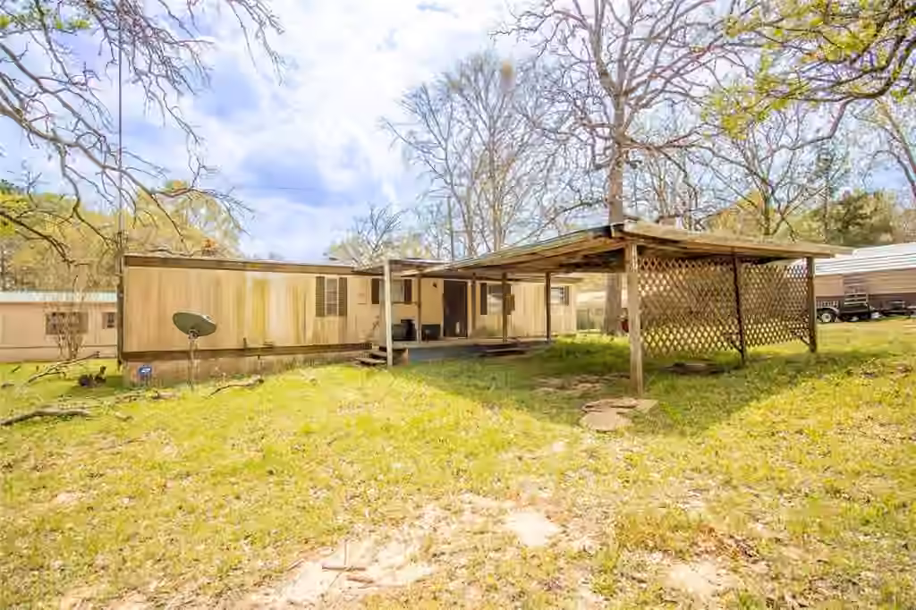 Photo 2 of 167 W Enchantment Drive, Trinity, TX
