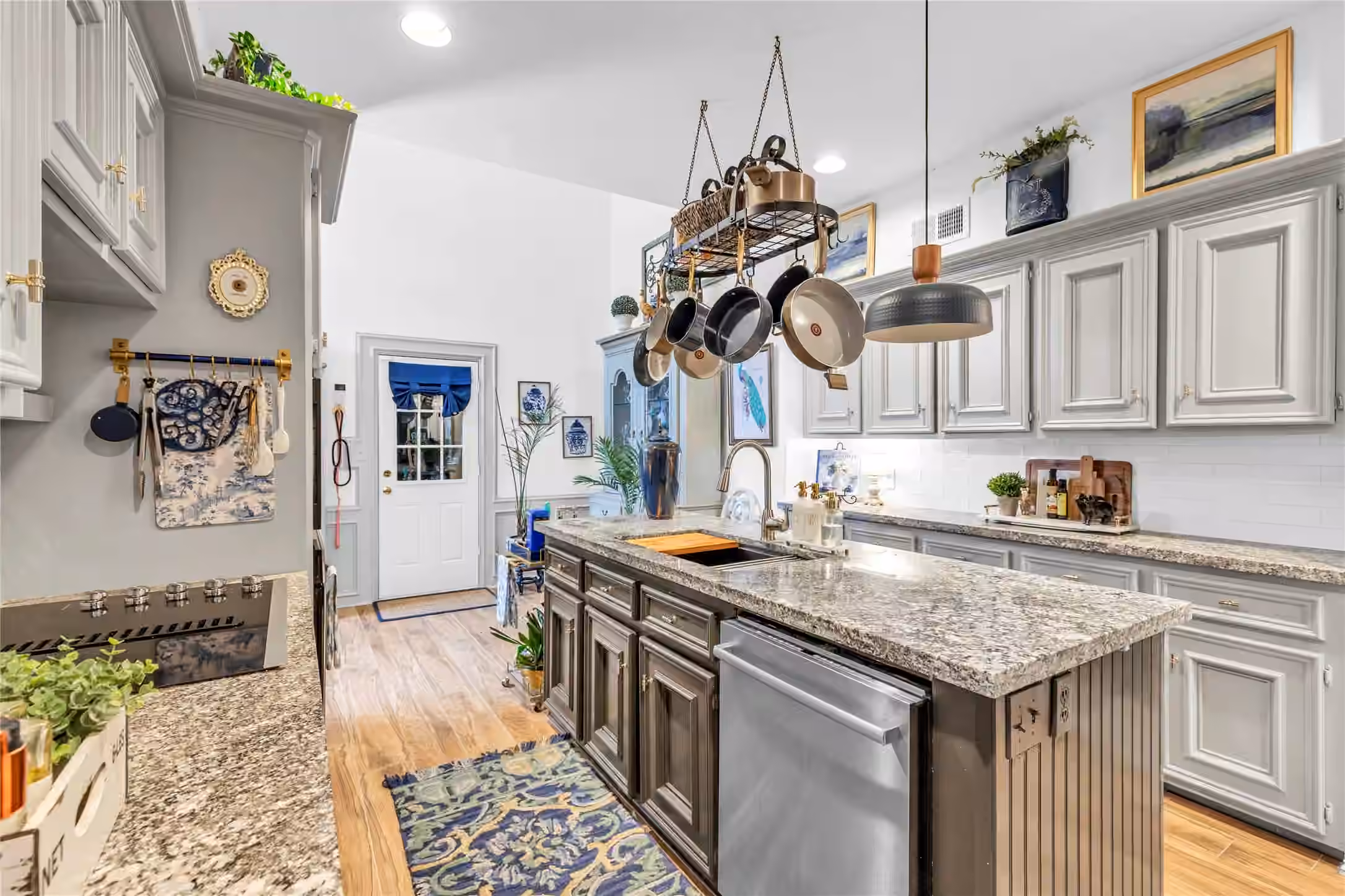 Photo 6 of 7631 Ameswood Road, Houston, TX