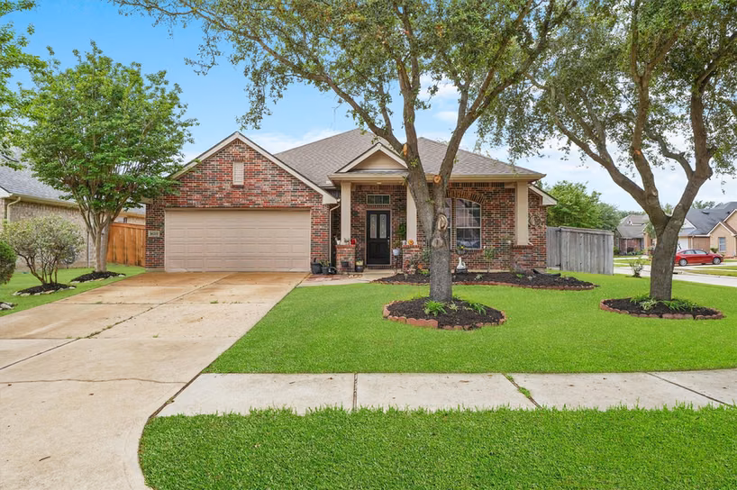 Photo 2 of 16219 Wilmington Park Lane, Houston, TX