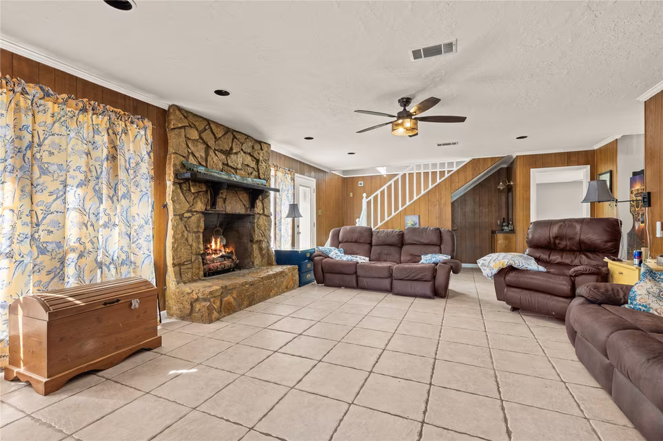 Photo 5 of 2920 Grace Lane, Highlands, TX