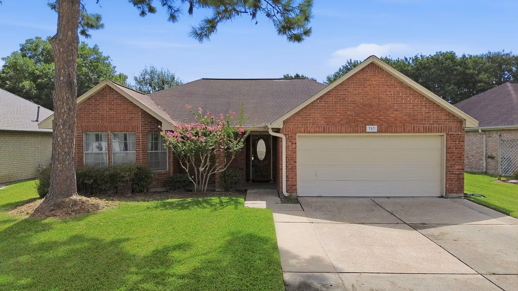 Photo of 707 Laurel Grove Lane, Pearland, TX 77584