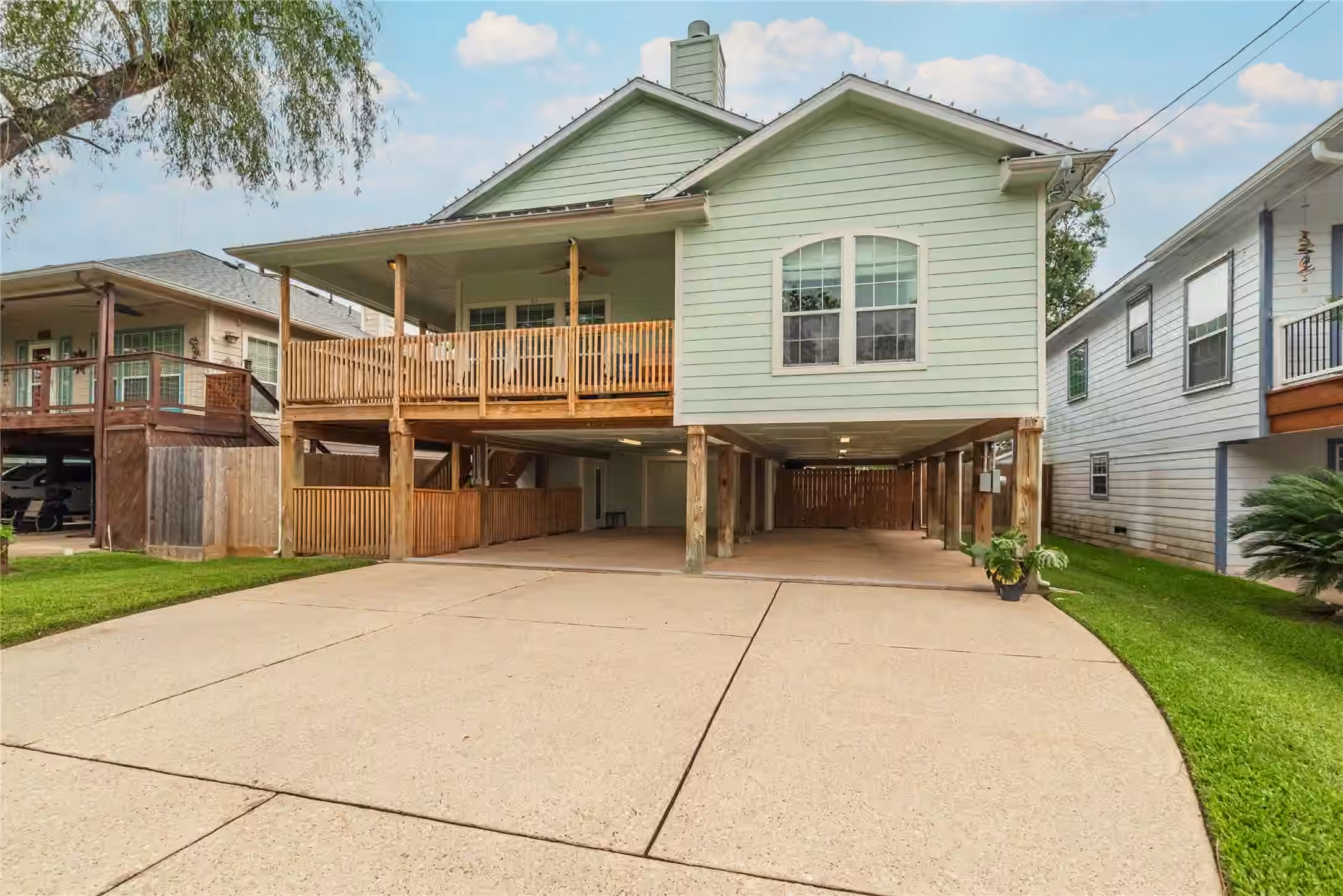 Photo of 315 West Drive, Kemah, TX