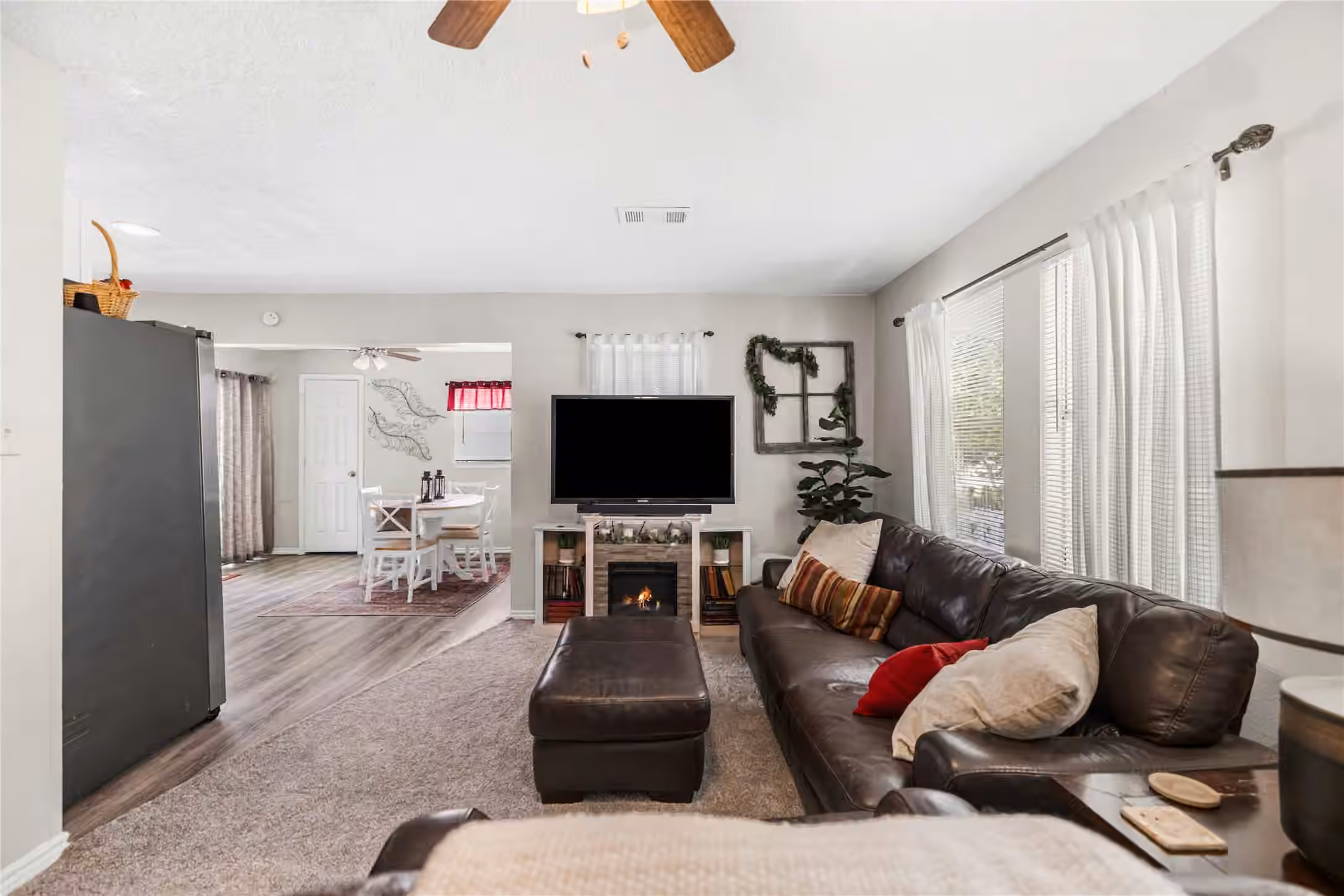 Photo 5 of 1018 Shawnee Drive, Conroe, TX
