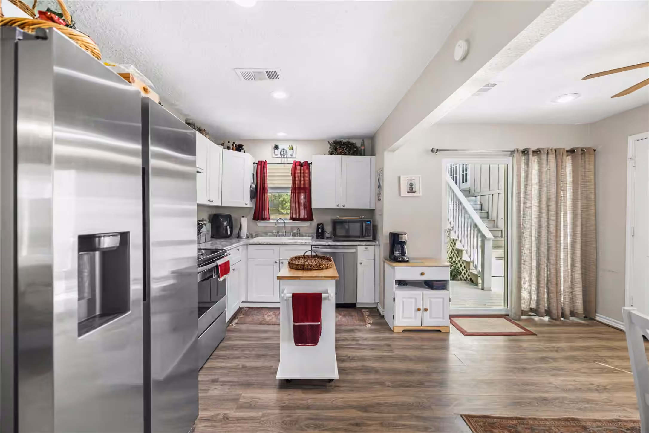 Photo 7 of 1018 Shawnee Drive, Conroe, TX