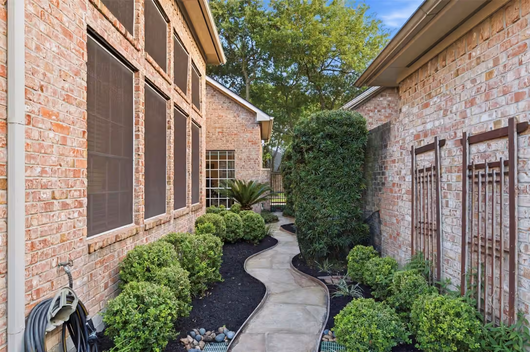 Photo 5 of 13906 Holly Lynn Lane, Houston, TX