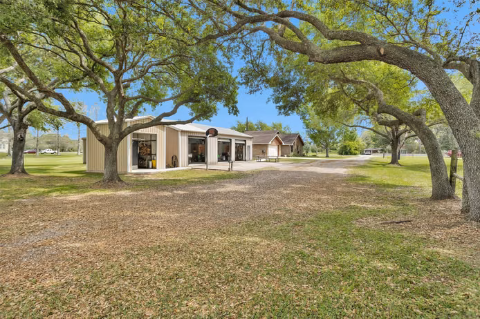 Photo 5 of 4402 Spears Road, Manvel, TX