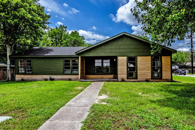 Photo of 1604 Avenue P, Huntsville, TX