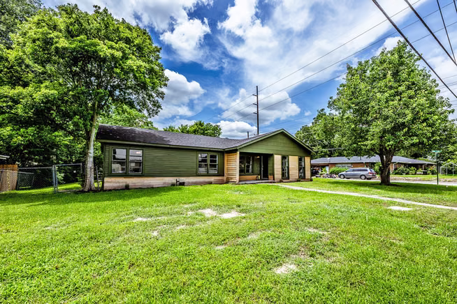 Photo 2 of 1604 Avenue P, Huntsville, TX