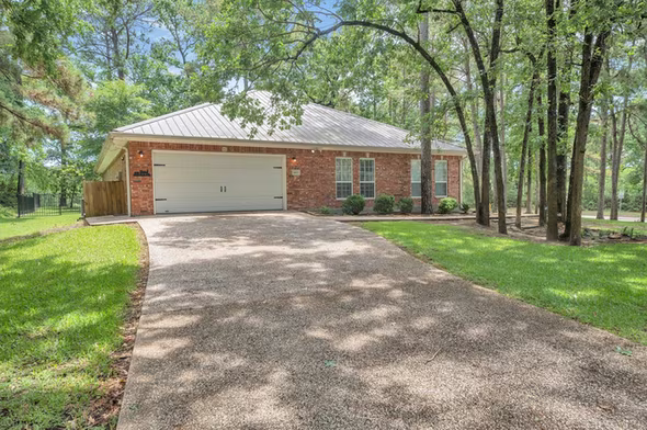 Photo 3 of 24400 Pine Valley Loop, Huntsville, TX