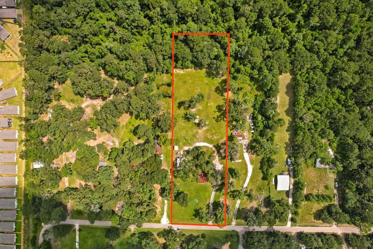 Photo 2 of 21000 Buck Knoll Road, Splendora, TX