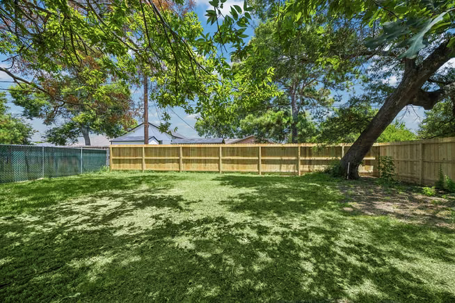 Photo 3 of 425 S Brownell Street, La Porte, TX