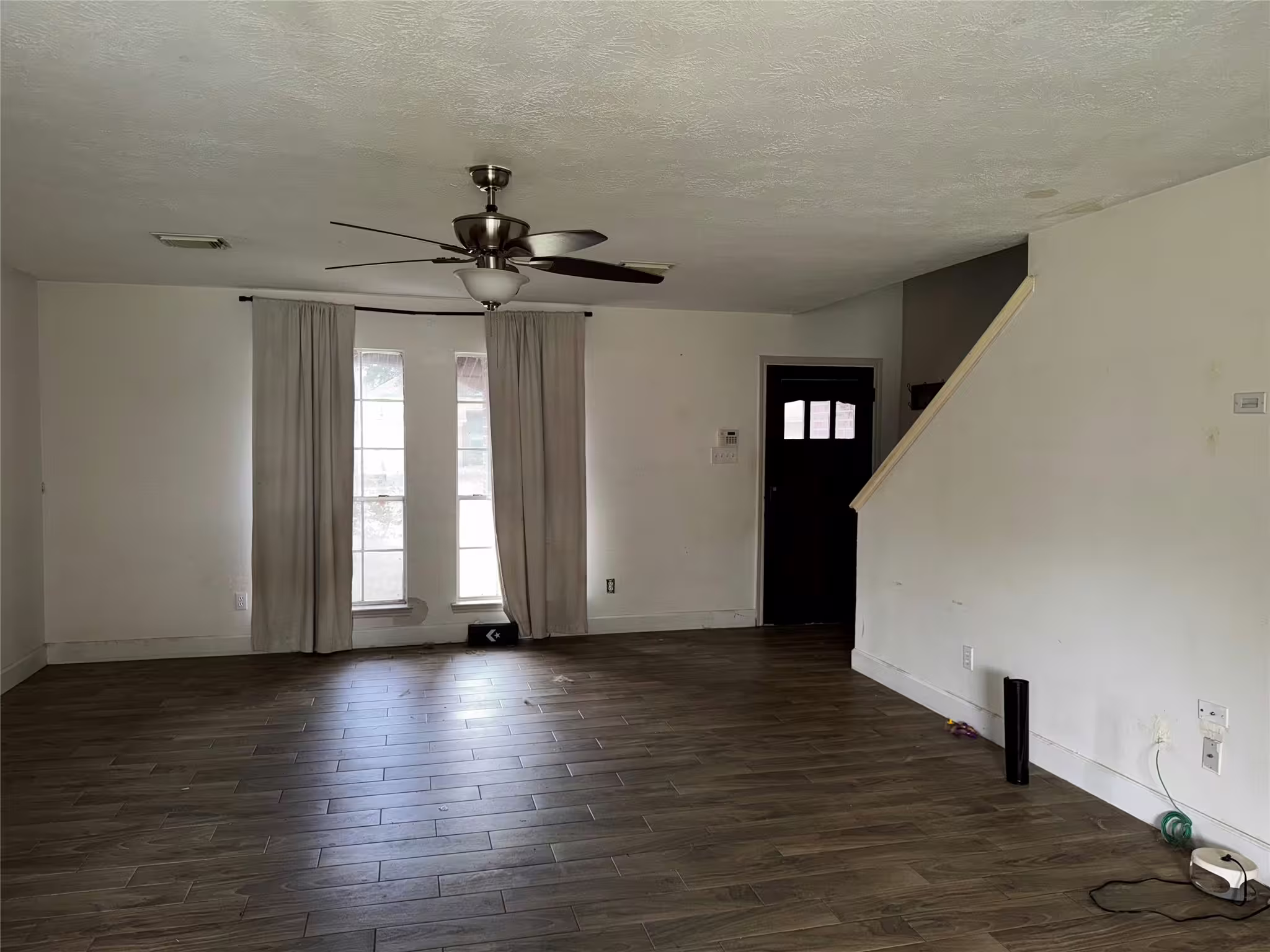 Photo 2 of 303 Cypress Lane, La Porte, TX
