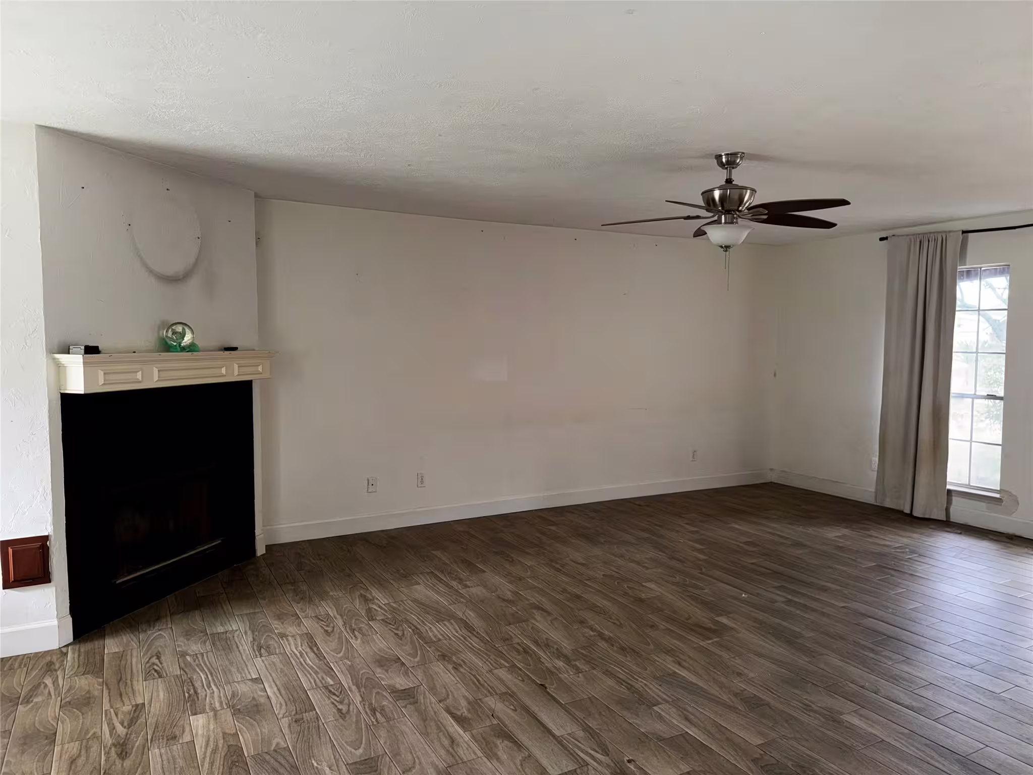Photo 3 of 303 Cypress Lane, La Porte, TX