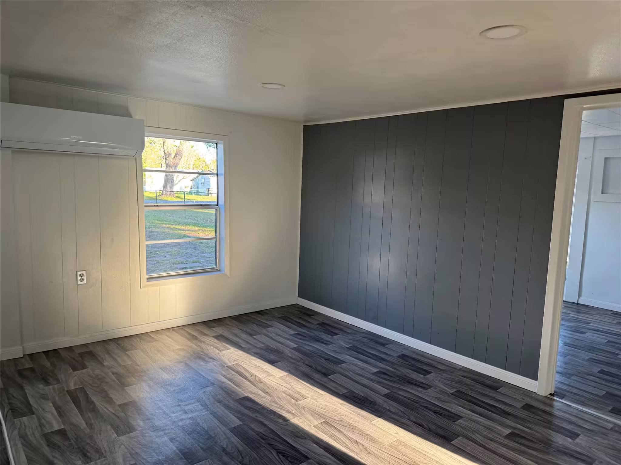Photo 5 of 406 S 7th Street, Alvin, TX
