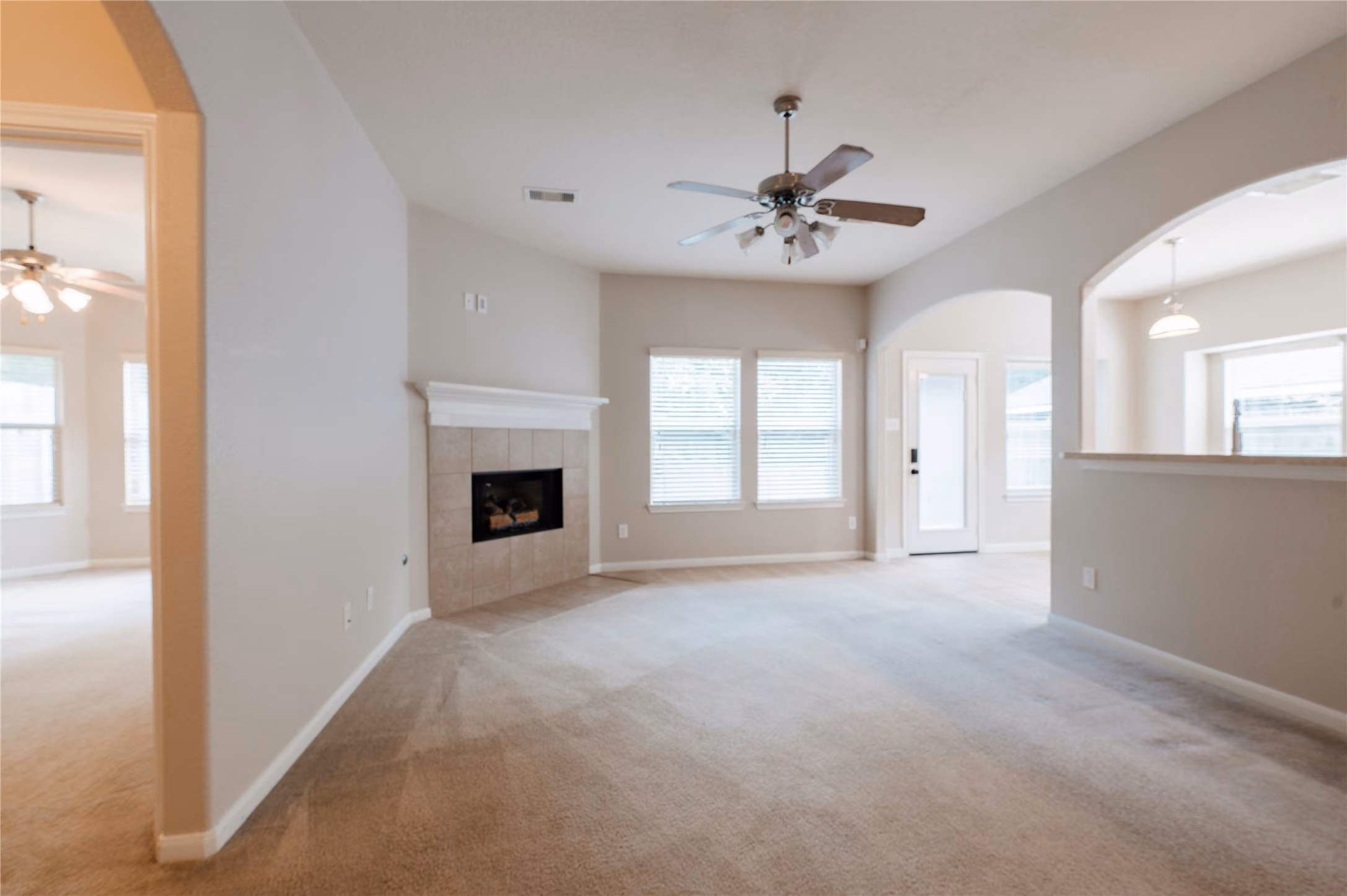 Photo 4 of 1004 Summer Wood Boulevard, Conroe, TX