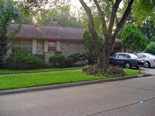 Photo 3 of 6202 Wagonwheel Circle, Houston, TX