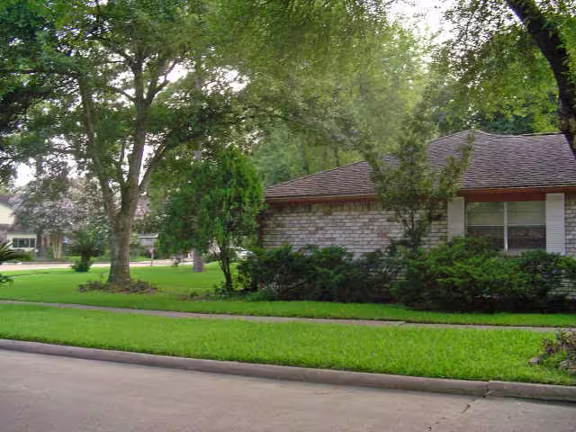 Photo 4 of 6202 Wagonwheel Circle, Houston, TX