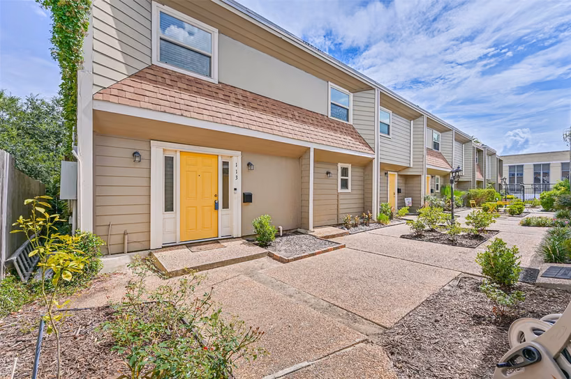 Photo 2 of 424 15th Street 113, Galveston, TX