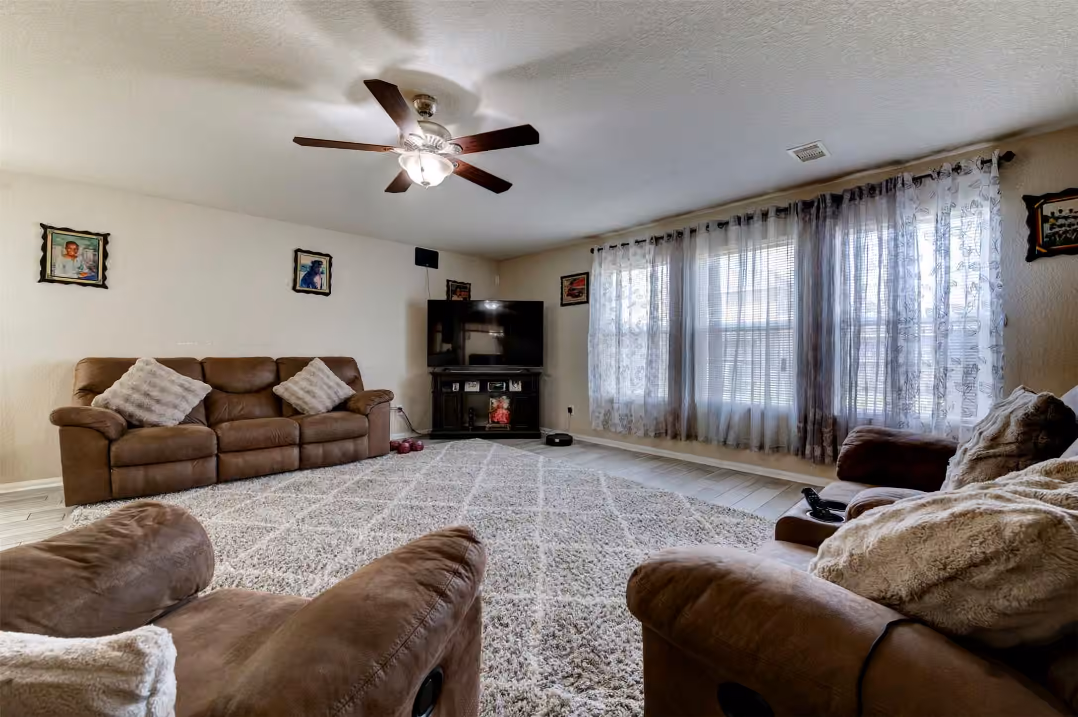 Photo 3 of 11027 E Fall Fern Circle, Houston, TX