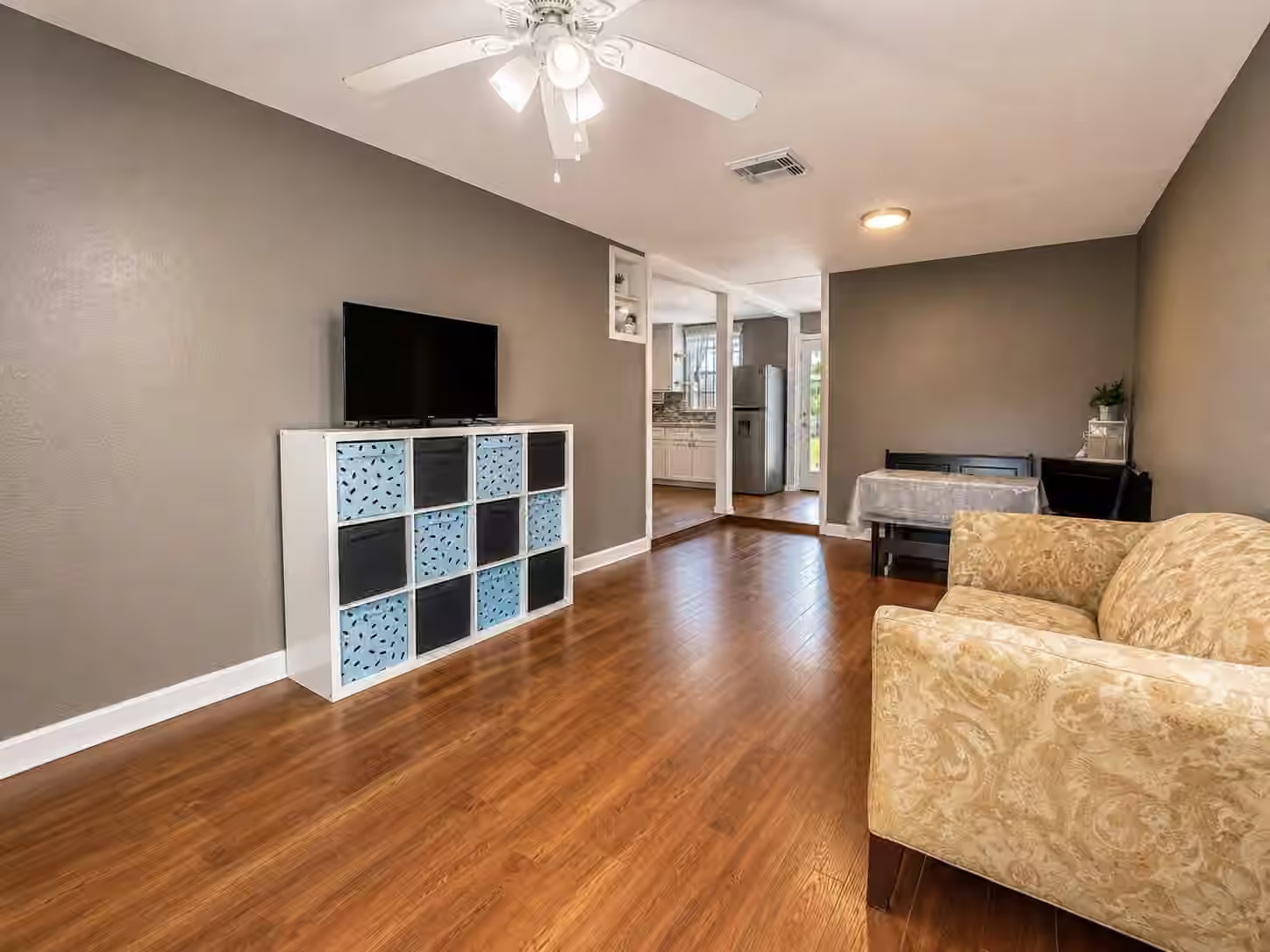 Photo 6 of 4718 Meadow Park Drive, Houston, TX