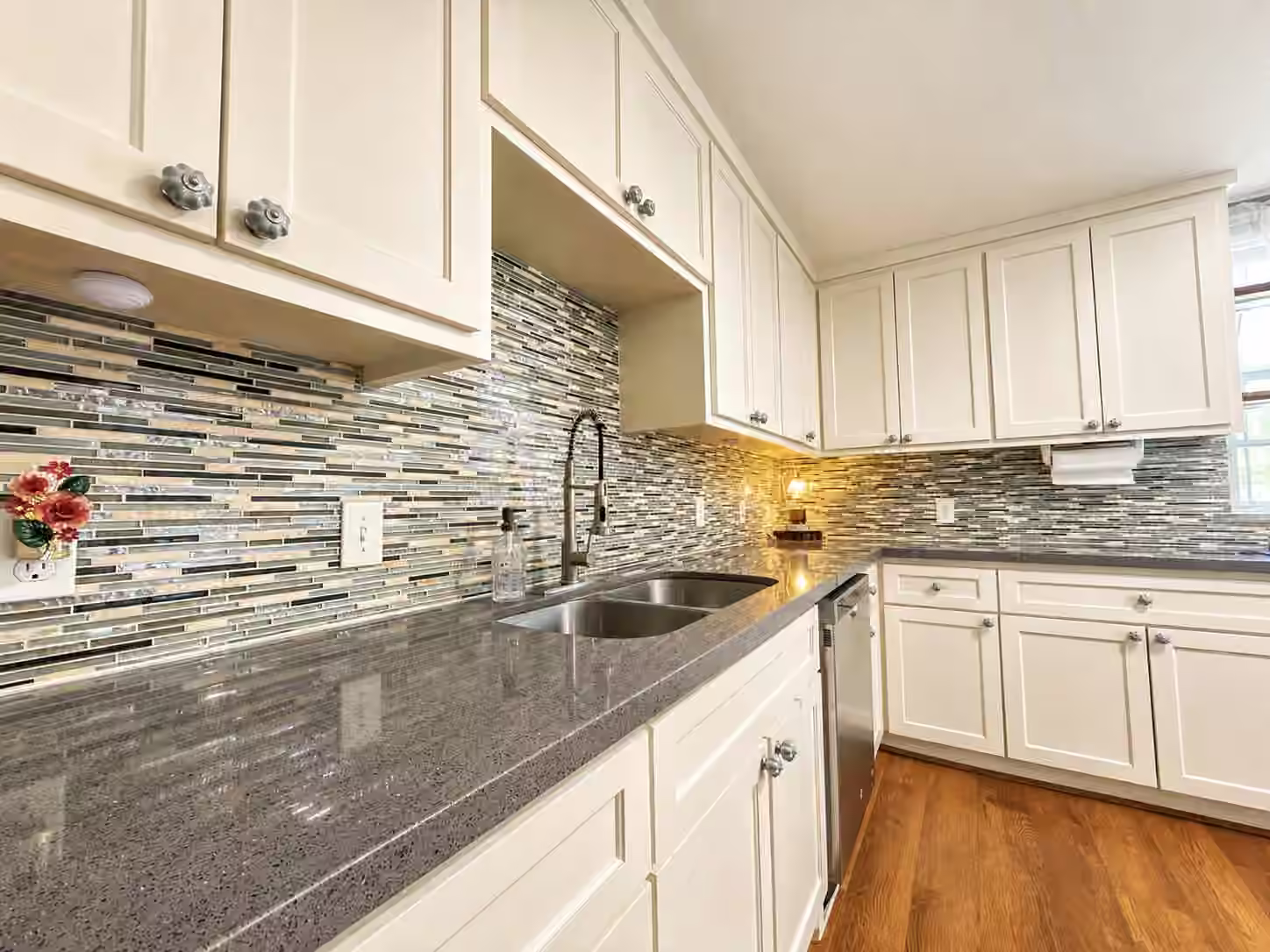 Photo 7 of 4718 Meadow Park Drive, Houston, TX
