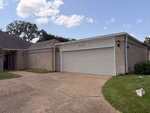 Photo of 418 Fox Briar Lane, Sugar Land, TX 77478