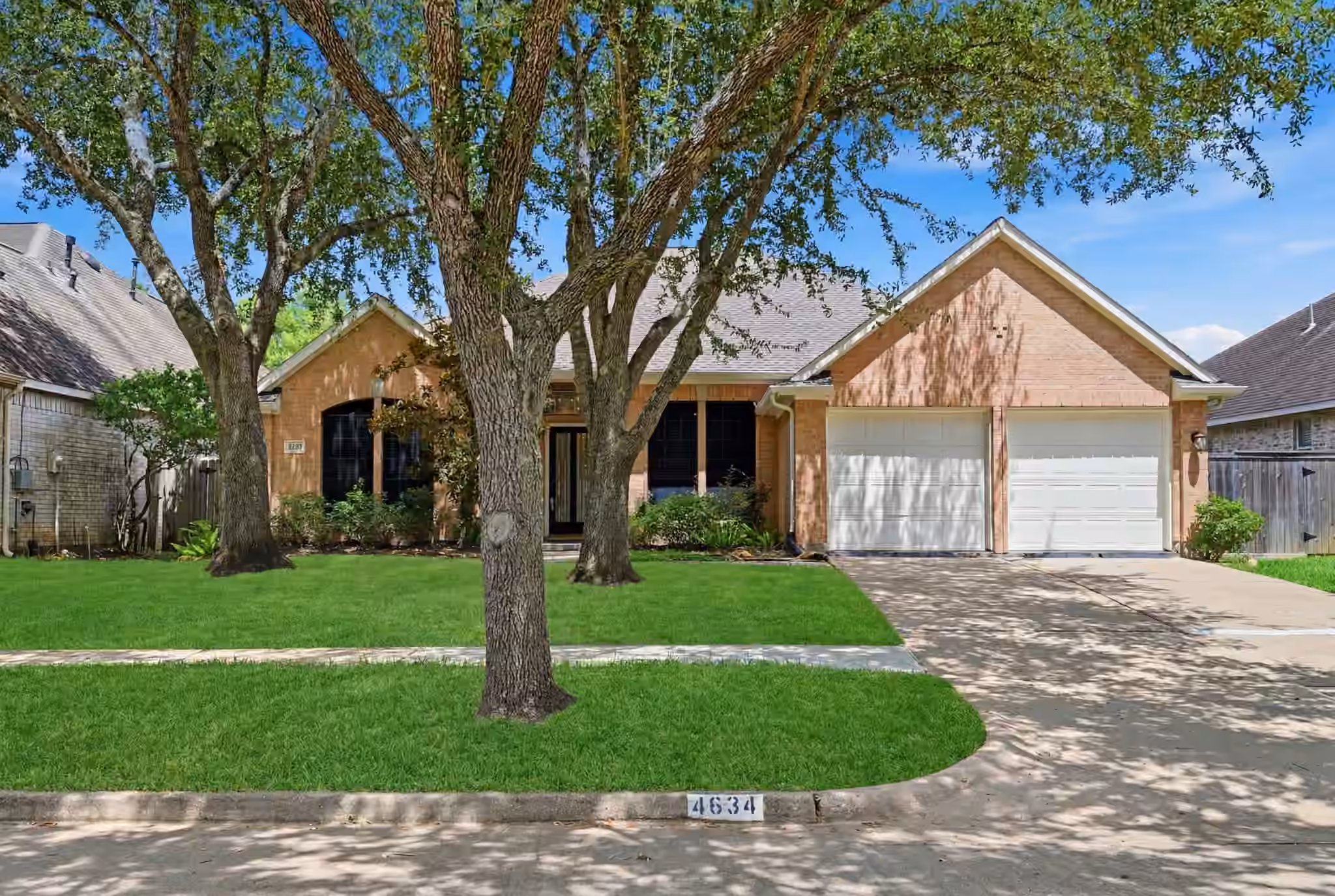 Photo 5 of 4634 Brazos Bend Drive, Missouri City, TX