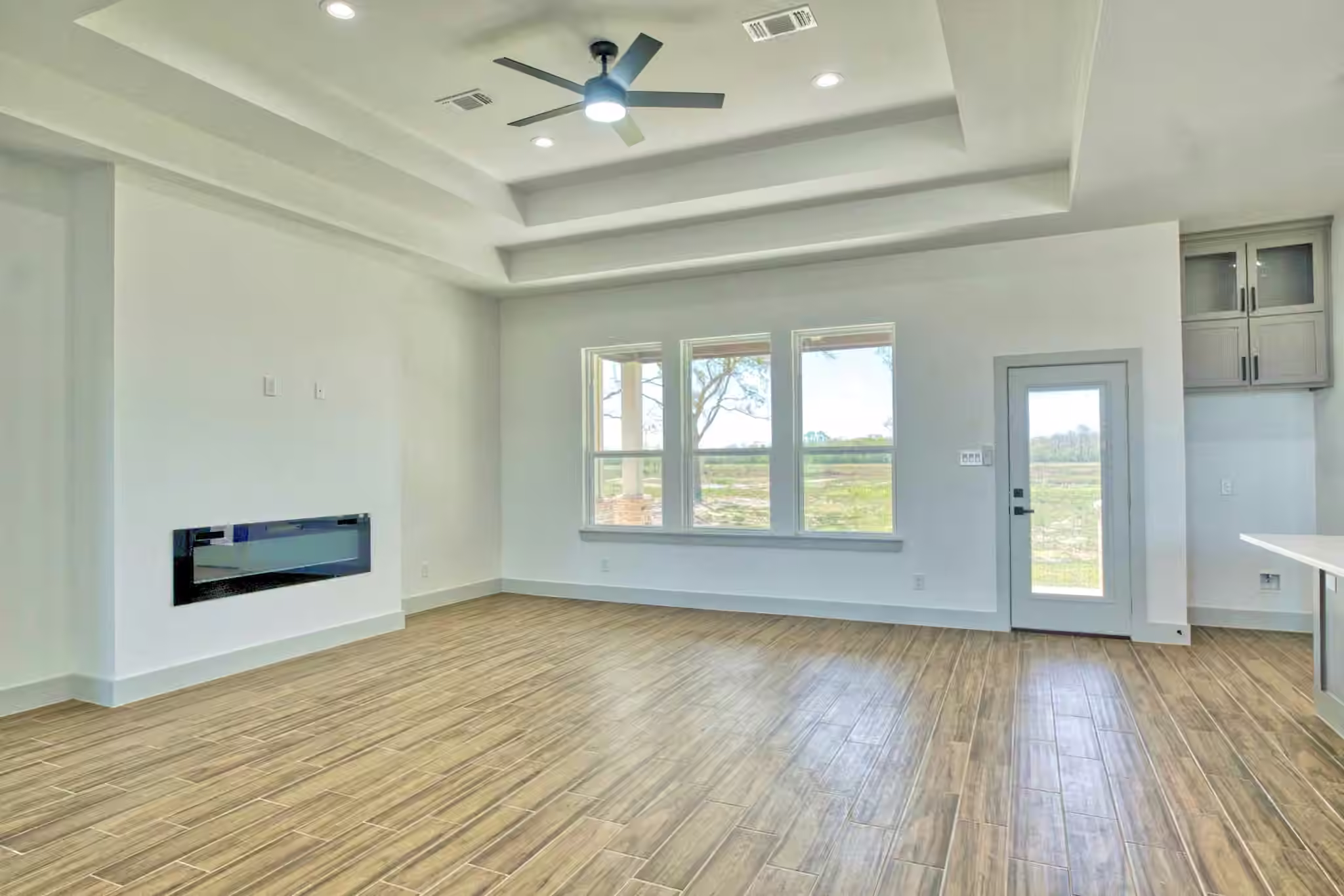 Photo 7 of 931 Buffalo Trail, Angleton, TX