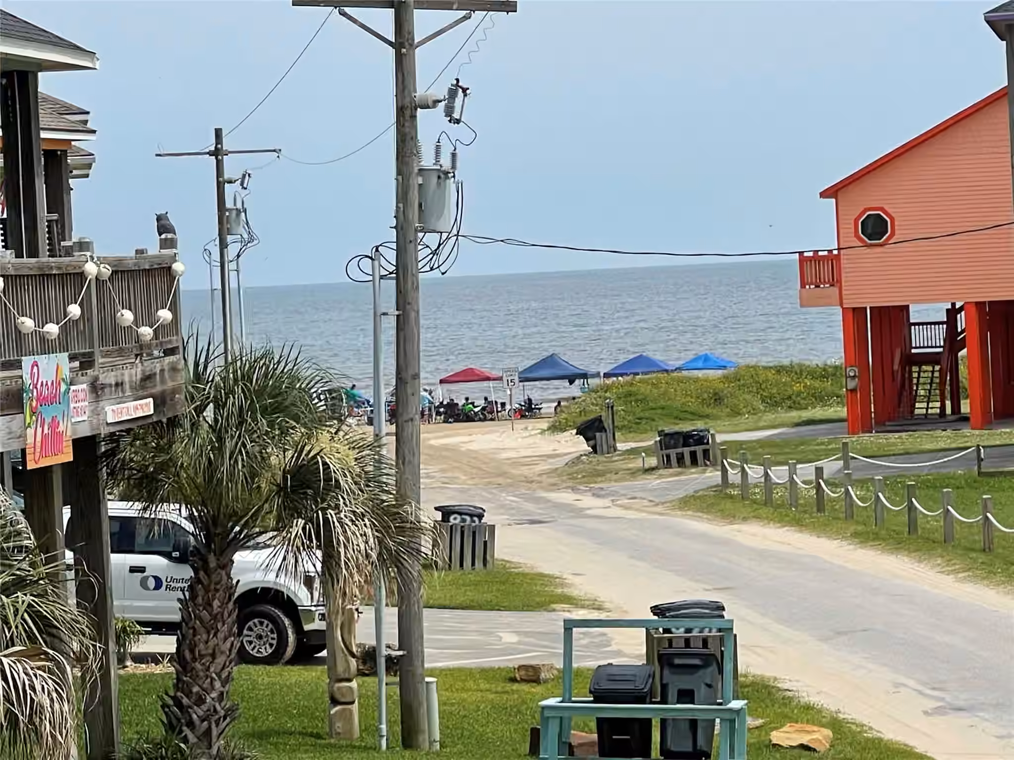 Photo 3 of 980 S Stingaree Drive, Crystal Beach, TX