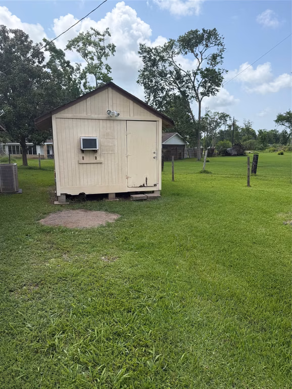 Photo 5 of 139 Scout Road, Jones Creek, TX
