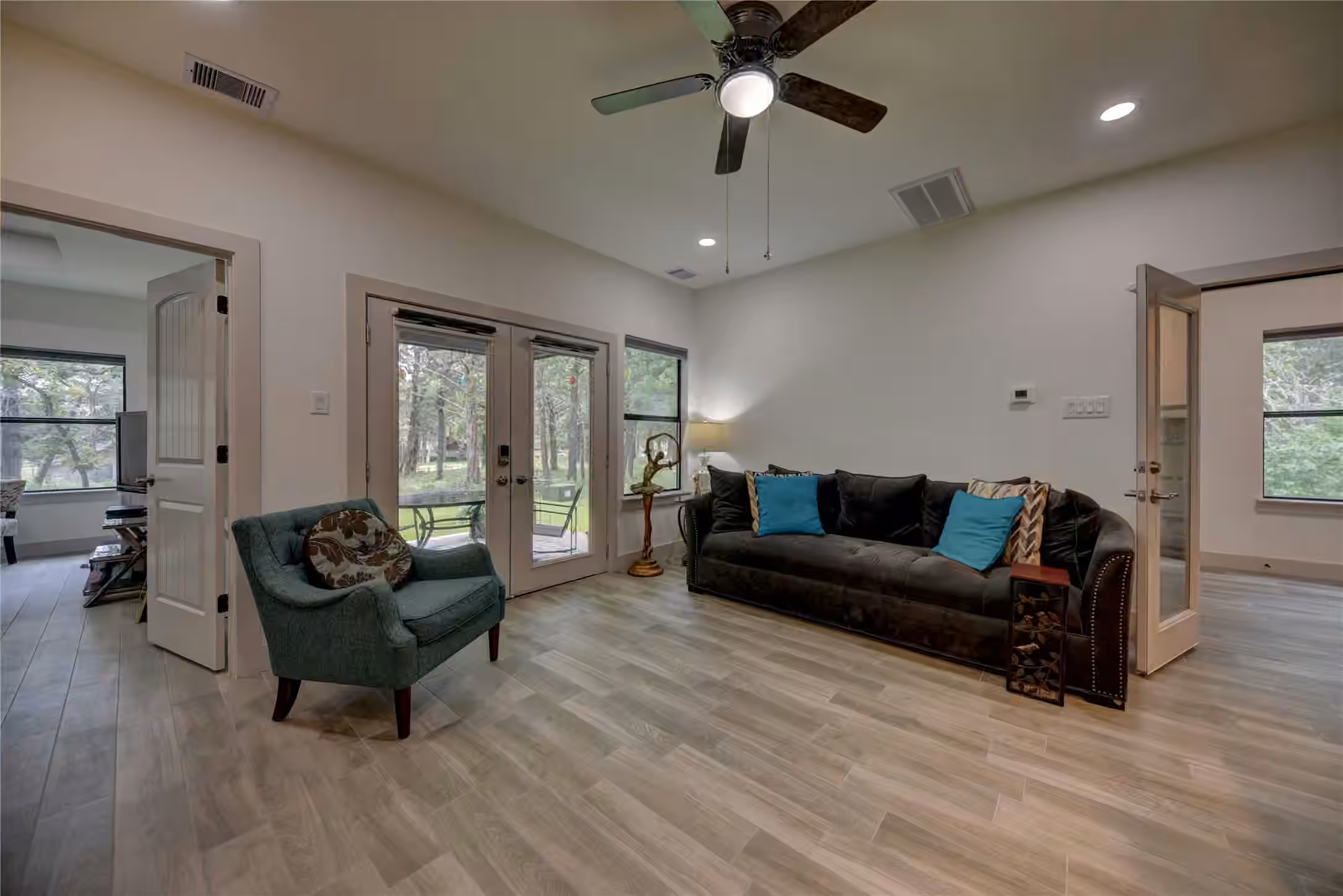 Photo 6 of 305 Pinehurst Dr Drive, New Ulm, TX