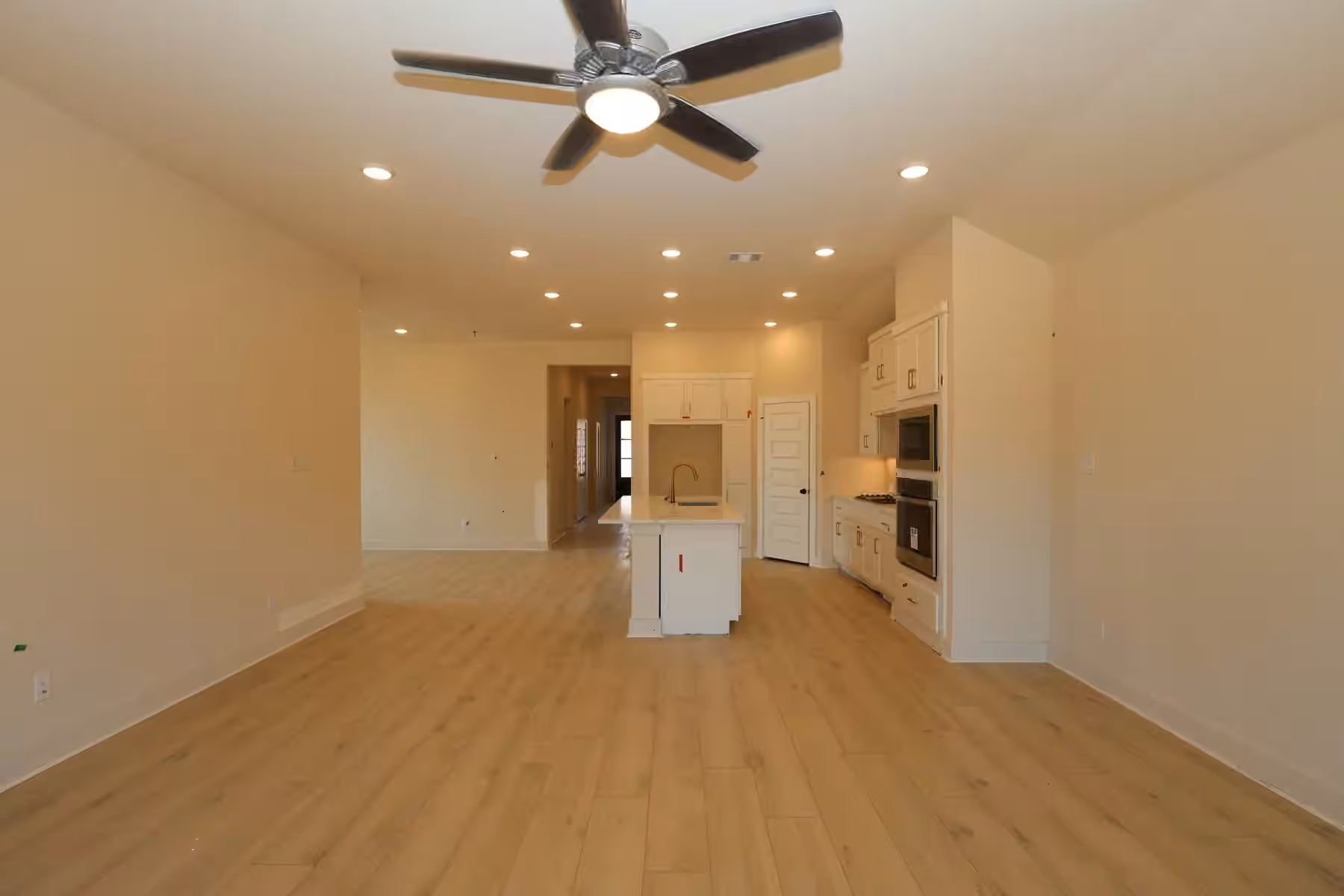 Photo 4 of 6929 Nubuck Drive, Montgomery, TX