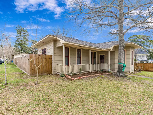 Photo 5 of 26 W Austin Street, Bellville, TX