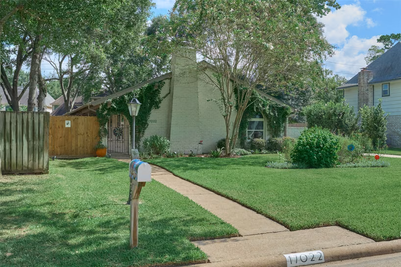 Photo 2 of 17022 Hill View Lane, Spring, TX